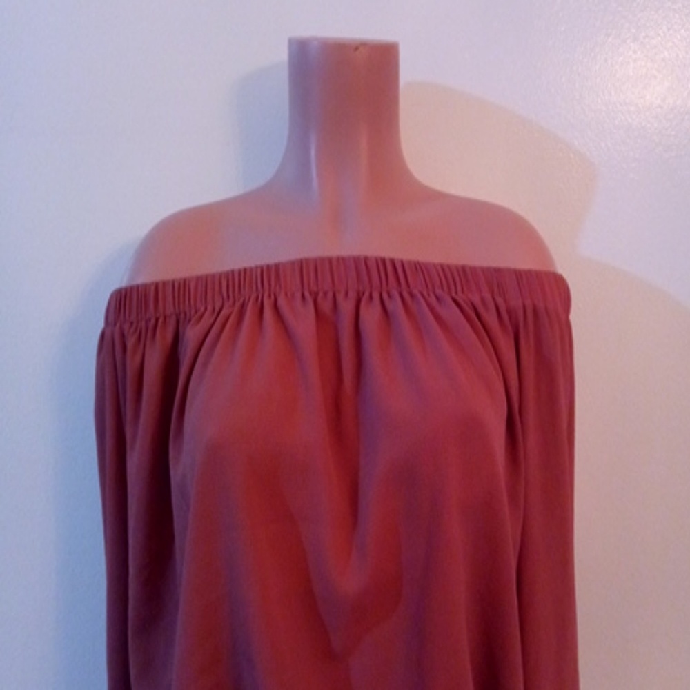 Plum blouse, off the shoulder, cutout in the back,